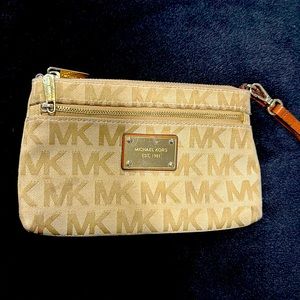 Michael Kors beige wristlet